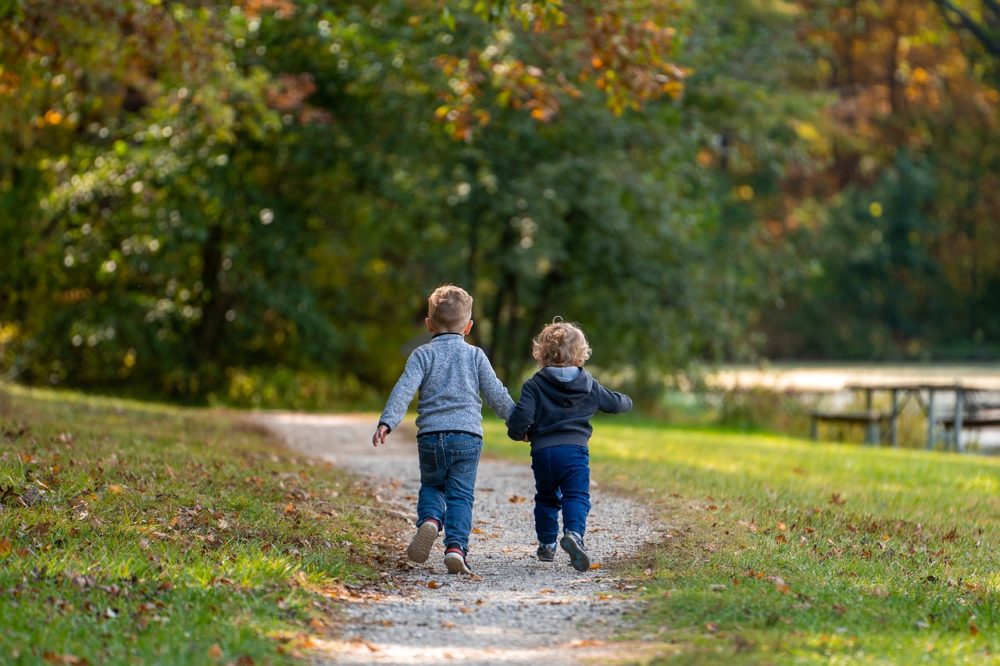 2 children on a path